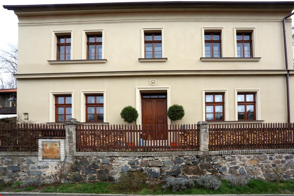 Penzion U Lasiku Unetice Kültér fotó